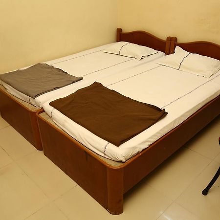 Sri Sai Krishna Deluxe Lodge Hyderabad Exterior foto