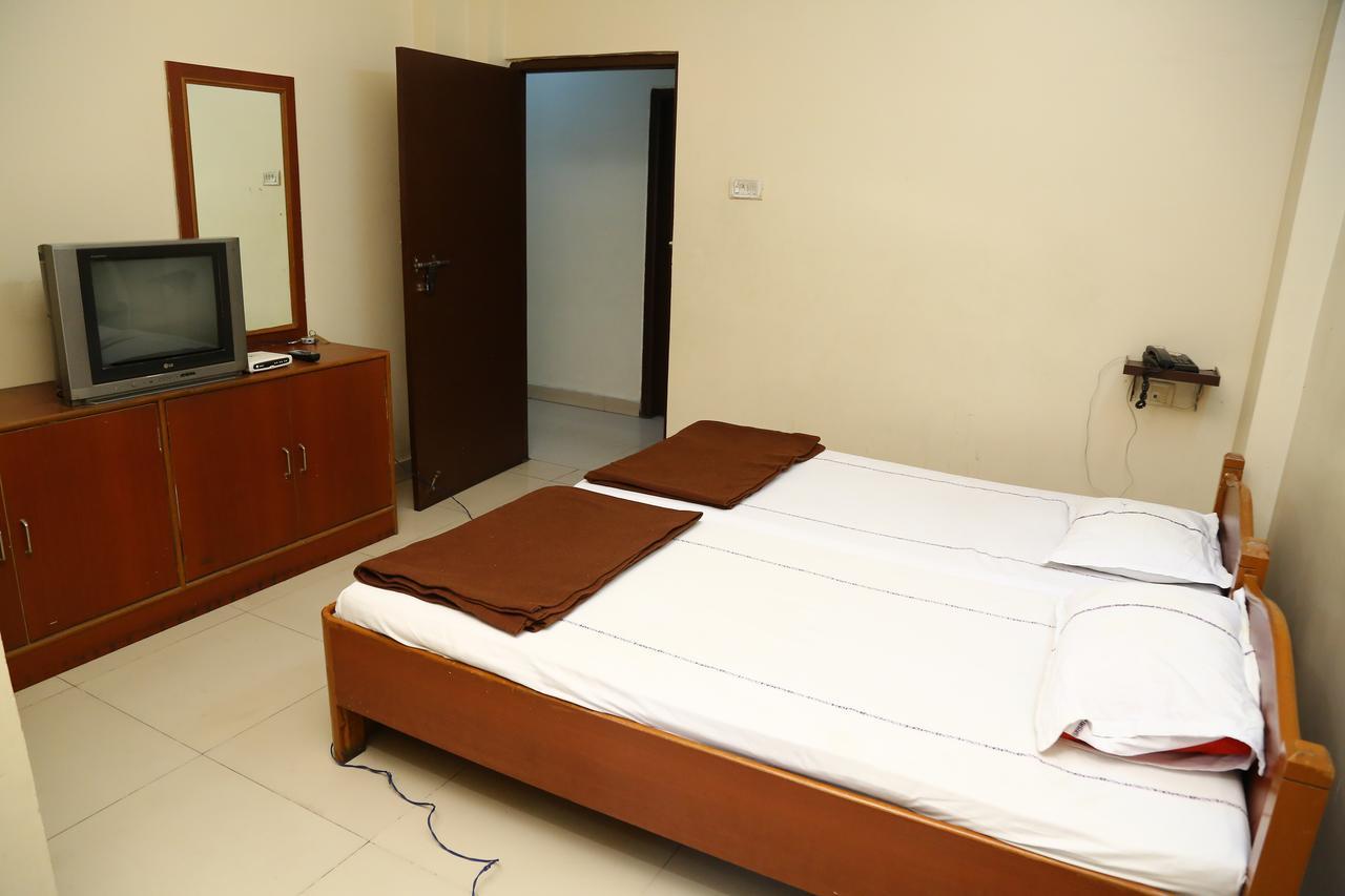 Sri Sai Krishna Deluxe Lodge Hyderabad Exterior foto