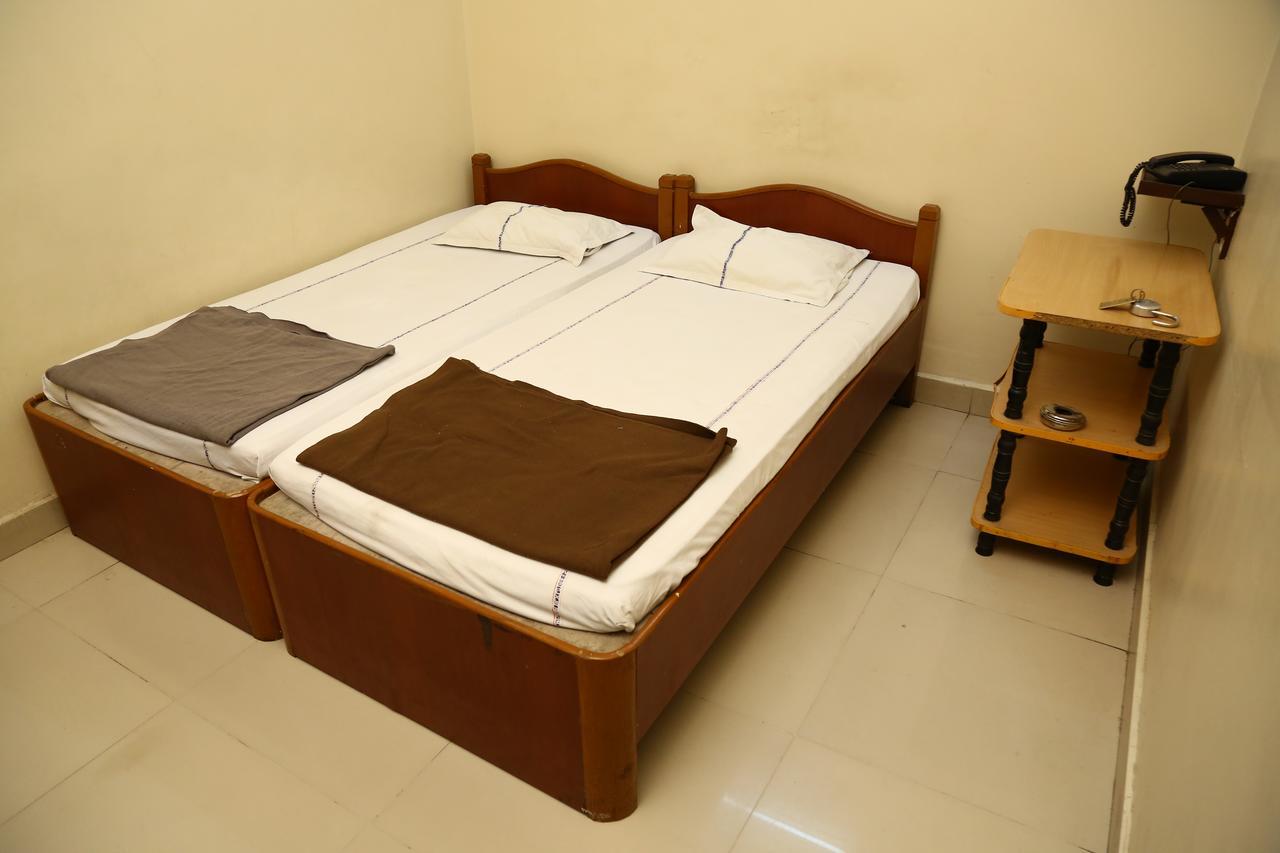 Sri Sai Krishna Deluxe Lodge Hyderabad Exterior foto